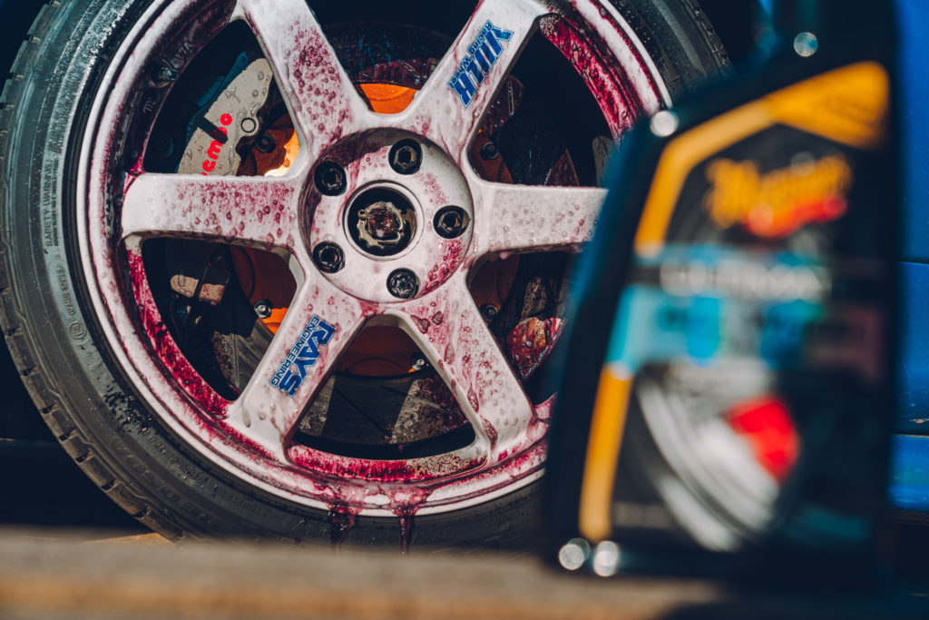 Wielen reinigen met Meguiar's Ultimate Wheel Cleaner