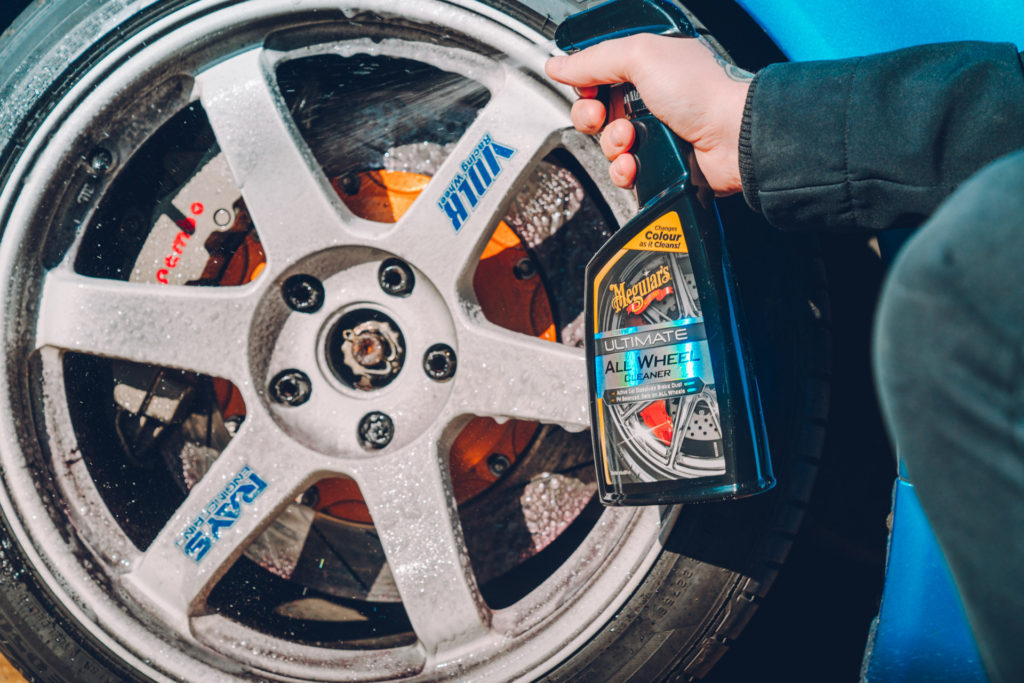 Wielen reinigen met Meguiar's Ultimate Wheel Cleaner